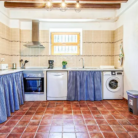 Holiday home Lovely In With Kitchen